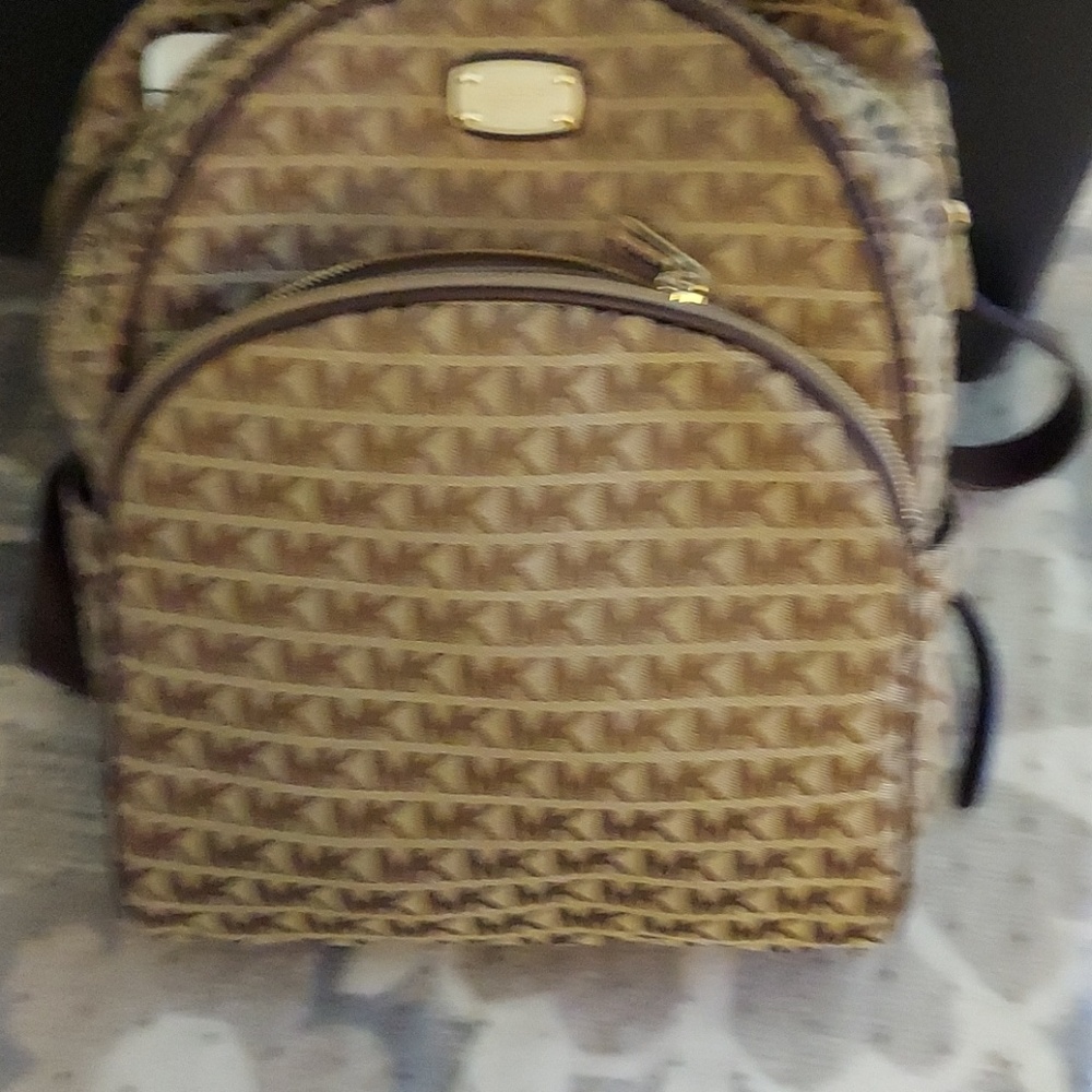 Meet your Posher, Tonya